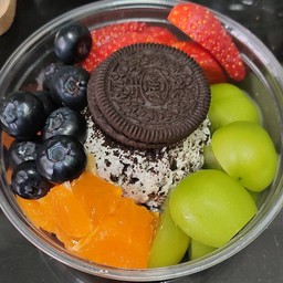 กรีกโอริโอ้ 1สกู๊ปใหญ่ ฟรีโอริโอ้ 1 ชิ้น Add Topping เอง