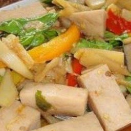 ข้าวหน้ากระเพราหมูยอใส่หน่อไม้ดอง