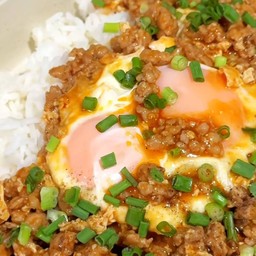 คั่วสุกี้หมูสับ ราดข้าว