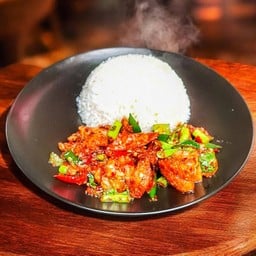 ข้าวราดผัดพริกแกงหมูกรอบ