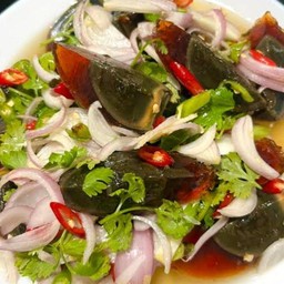 ยำไข่เยี่ยวม้าใส่หอมแดง, ผักชี, พริกซอย