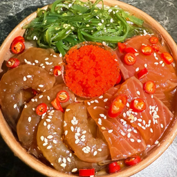 ข้าวหน้า แซลมอนดอง+กุ้งดอง + ไข่กุ้ง+สาหร่าย+น้ำจิ้มซีฟู้ด