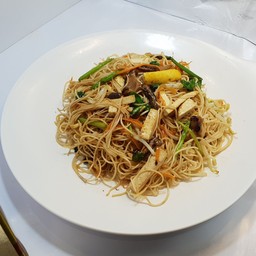 ผัดหมี่ฮ่องกงเห็ดหอมเจ