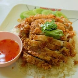 ข้าวมันไก่  ใส่ใจ