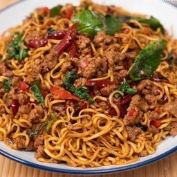 กะเพรามาม่าหมูสับ