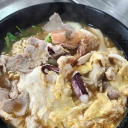 สุกี้ รวม มิตร น้ำ : Mixed seafood (soup)