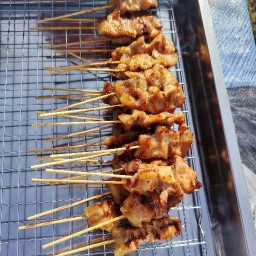 หมูปิ้งนมสด ส้มตำ