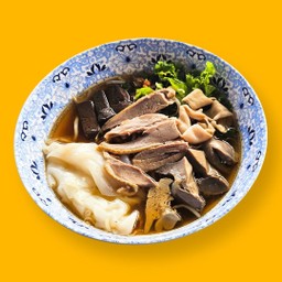 เส้นใหญ่น้ำเป็ดพะโล้