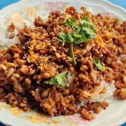 ข้าวหมูสับกระเทียม