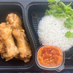 ข้าวน่องไก่ต้มน้ำปลา