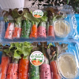 สลัดโรลหน้ารวม ปูอัด ไข่กุ้ง ยำสาหร่าย ใส้กรอก บาโลน่า 6คำ+น้ำสลัดครีม