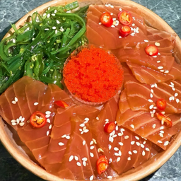 ข้าวหน้าแซลมอนดองเกาหลี+ไข่ กุ้ง+ยำสาหร่าย พร้อมน้ำจิ้มซีฟู้ด