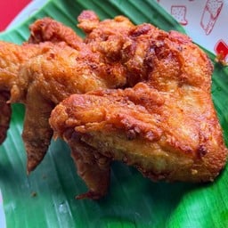 ปีกเต็มไก่ทอด พร้อมน้ำจิ้ม (ชิ้นละ)