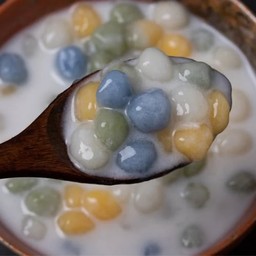 บัวลอยมะพร้าวอ่อน