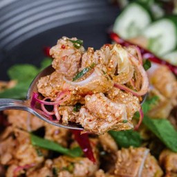 น้ำตกกระดูกอ่อนหมู