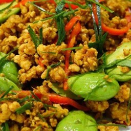 ข้าวหน้าคั่วกลิ้งหมูสับใส่สะตอ