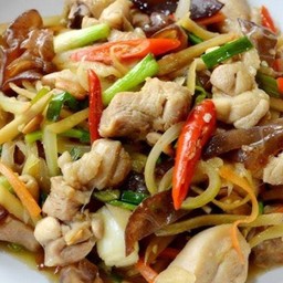 ข้าวหน้าอกไก่ผัดขิง