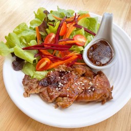 สลัดไก่อบ 120 กรัม Kcal 300 Protein 40