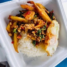 ข้าวผัดกะเพรา หน่อไม้