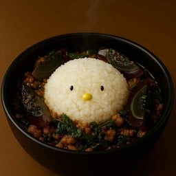 ข้าวกระเพราหมูสับไข่เยี่ยวม้า