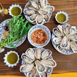 หอยนางรมเกาหลี 5ตัว พร้อมเครื่อง เคียง