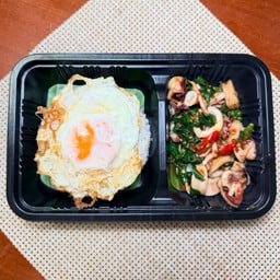 ข้าวกะเพราปลาหมึก