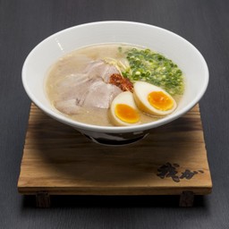 ราเมนไข่ต้มหมักซอส