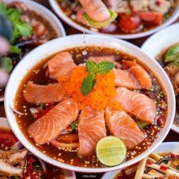 ส้มตำนมโต ตามสั่ง โคตรทะเล สี่แยกสามสาว