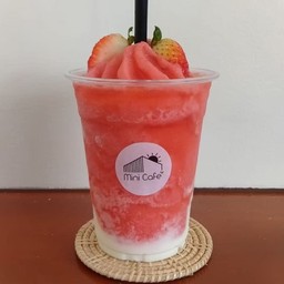 สตรอว์เบอร์รี่สมูทตี้โยเกิร์ต