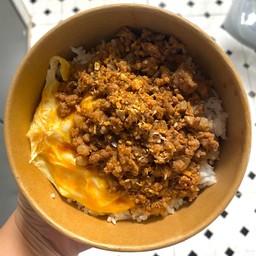 ข้าวไข่ข้น+เนื้อโคขุนสับทอดกระเทียม