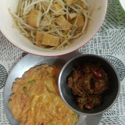 ผัดเต้าหู้ใส่ถั่วงอก+ไข่เจียวพริกหอมซอย+น้ำพริก