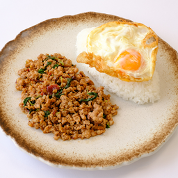 กะเพราหมูสับไข่ดาว