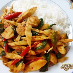 ข้าวพริกแกงลูกชิ้นหมูหน่อไม้