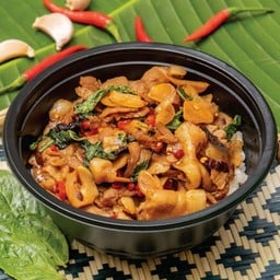 ข้าวกะเพราหมูสามชั้นพ่นไฟ