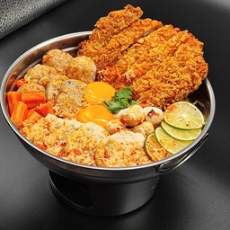 มาม่าหม้อไฟหมูทอด