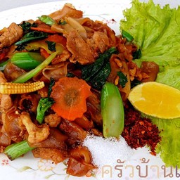 ขนมเส้นเจียงฮาย ผัดไทยกุ้งสด ครัวบ้านแม่