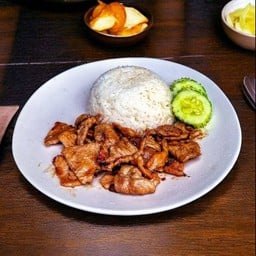 ข้าวหมูกระเทียมพริกไทย