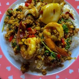 กะเพรารวมมิตร (ราดข้าว)