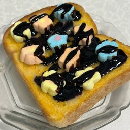 ขนมปังปิ้ง มาสเมโล่ ราดช็อกโกแลต