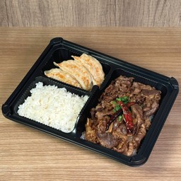 เซ็ต ข้าวหน้าเนื้อออสพ่นไฟ + เกี้ยวซ่าหมูทอดน้ำ 3 ชิ้น