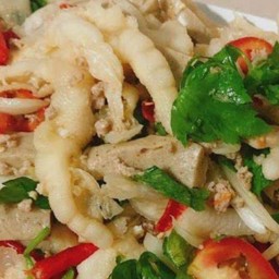 ยำเล็บมือนางหมูยอ