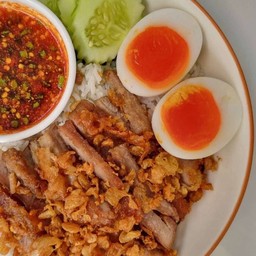 ข้าวหมูสามชั้นทอด+ไข่ต้ม น้ำจิ้มแจ่วခေါက်မိုးကော်ကြက်ဉ