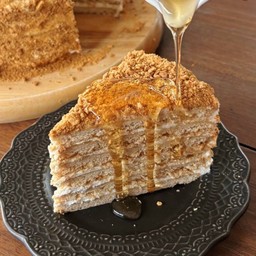 Medovik Russian honey cake