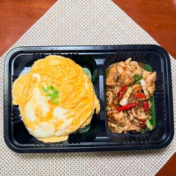 ข้าวไก่ผัดพริกไทยดำ