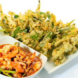 ยำผักบุ้งกรอบกุ้งสด