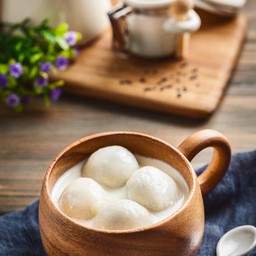 บัวลอยงาดำน้ำเต้าหู้