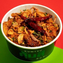 ข้าวหน้าหมูย่างยำแซ่บ