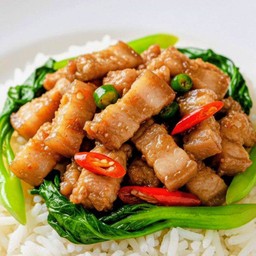 สามชั้นผัดกะปิใต้ใส่คะน้า