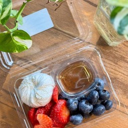 กรีกกิร์ดโฮมเมด