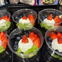 Greek yogurt BB Berry บางซ่อน